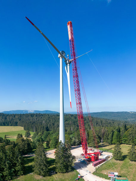 Liebherr-Raupenkrane bauen zweitgrößten Windpark der Schweiz